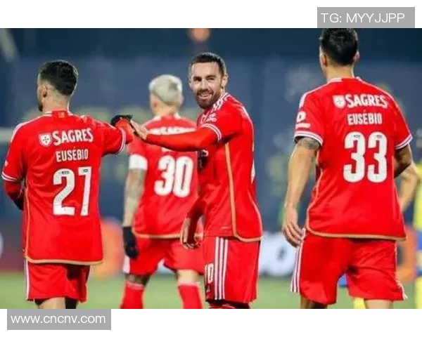 足球明星同框瞬间记录梦想与荣耀的时刻 足球明星同框瞬间记录梦想与荣耀的时刻